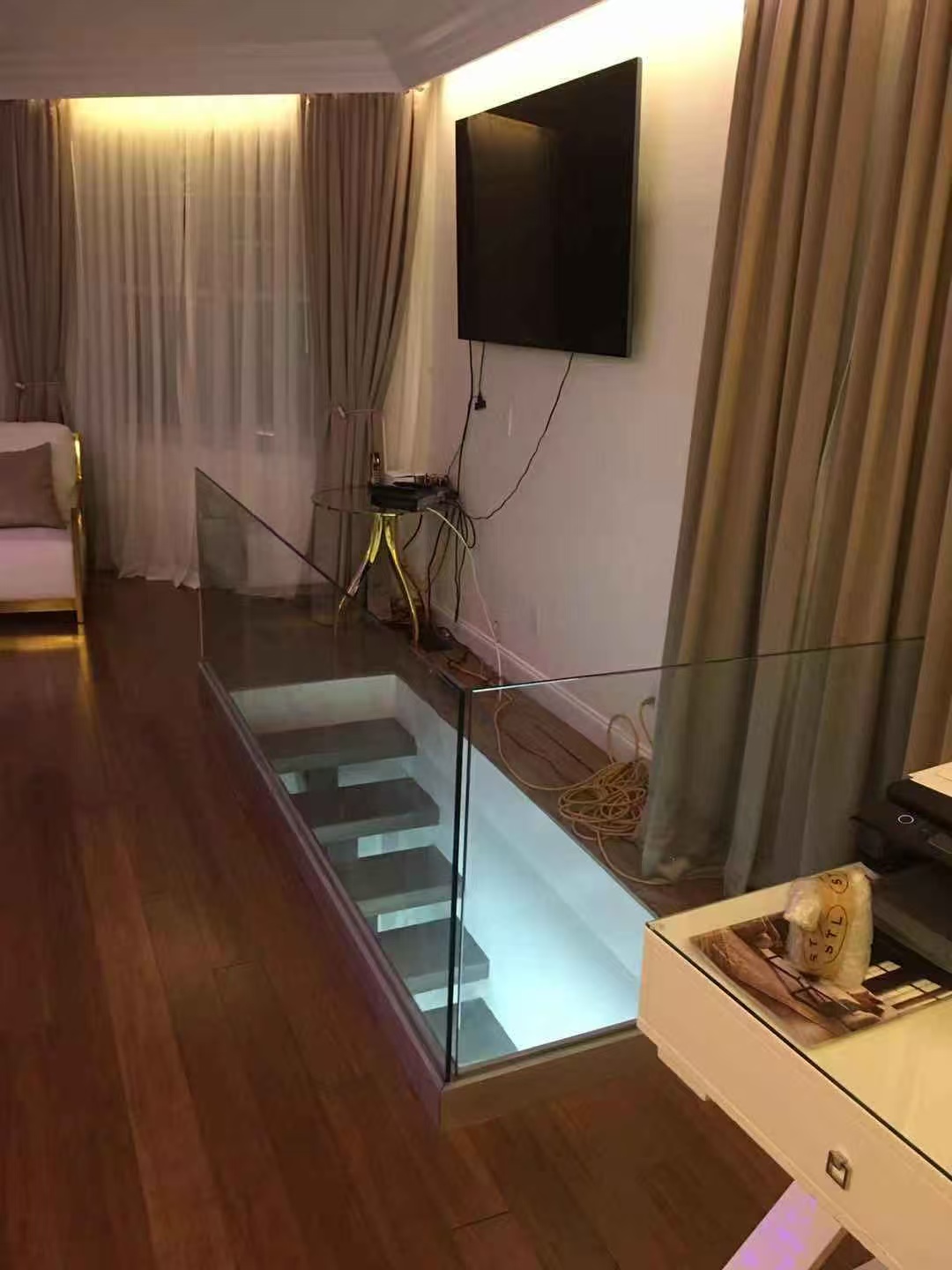 Glass & Mirror